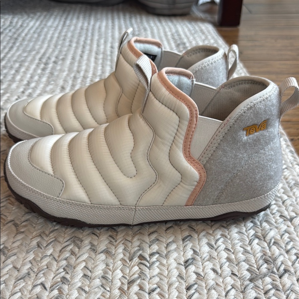 Teva Reember Terrain Mid - Brand New